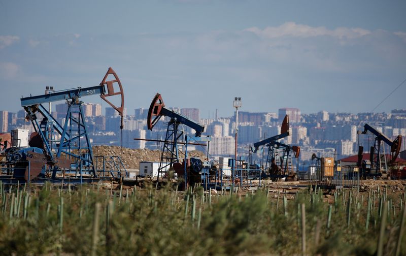 Oil prices extend gains as US and Iran trade fresh strikes