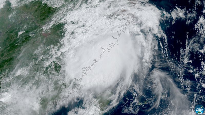 Schools, ferry routes suspended as Typhoon Saudel lashes east China
