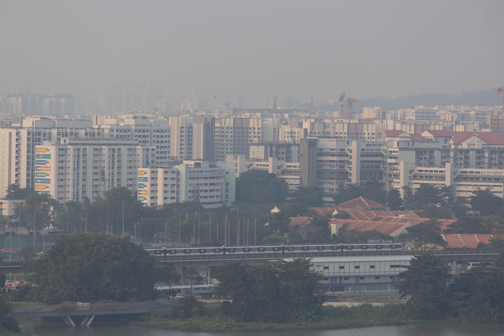 Air quality back in unhealthy range in central Singapore as haze persists