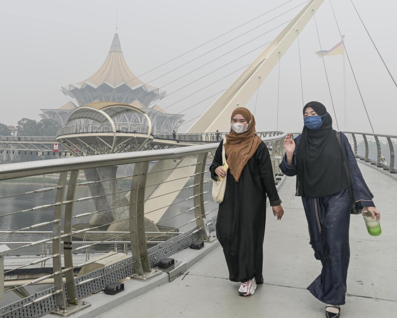 Warga Sarawak berjibaku hadapi kabut asap terparah sejak 2019