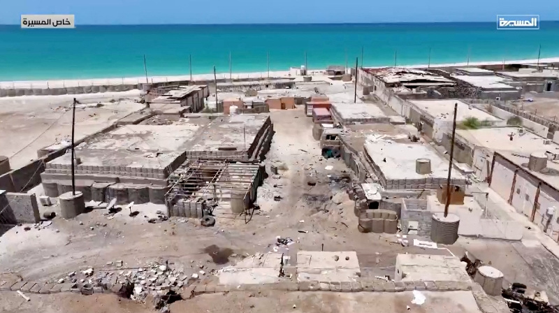 Houthis strike Saudi targets anew as talks over Strait of Hormuz stall