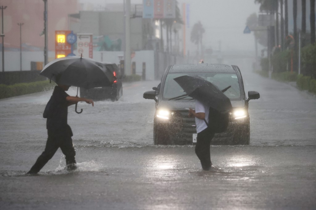 Hundreds of flights cancelled as Typhoon Dujuan nears Japan