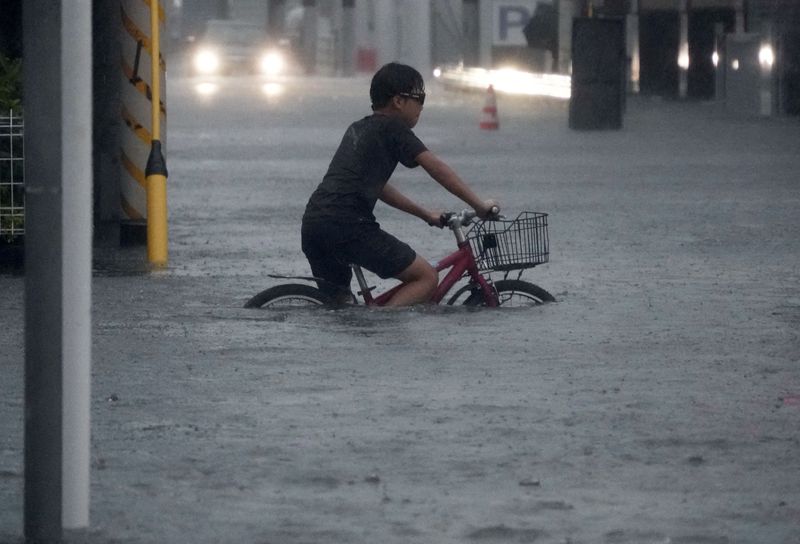 Typhoon Dujuan leaves four dead in Japan, 45,000 houses without power