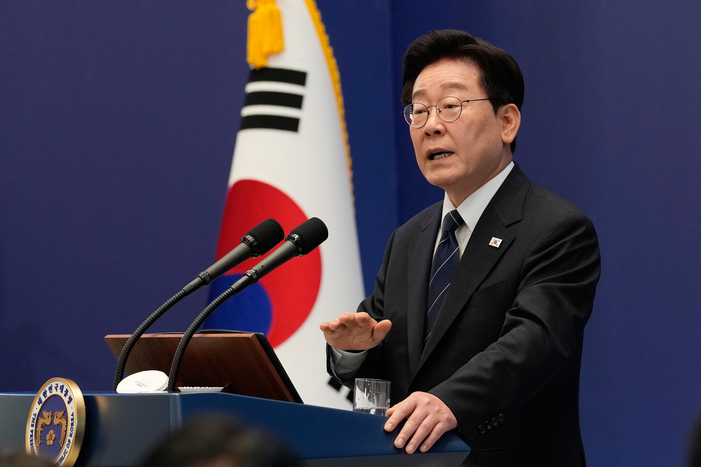 South Korea's Lee threatens action against Ukraine over transfer of North Korean soldiers