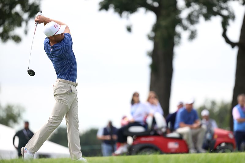 US edge International team in tight Presidents Cup opener