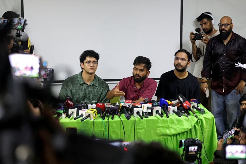 India youth protest leaders detained after entering barricaded Delhi protest site
