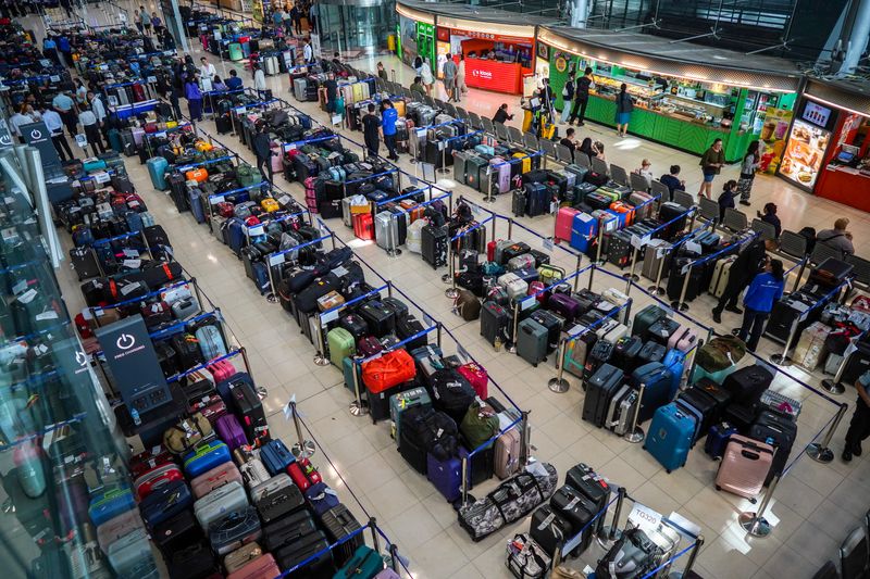 Thai Airways cuts flights, battles baggage chaos as Bangkok floods ease