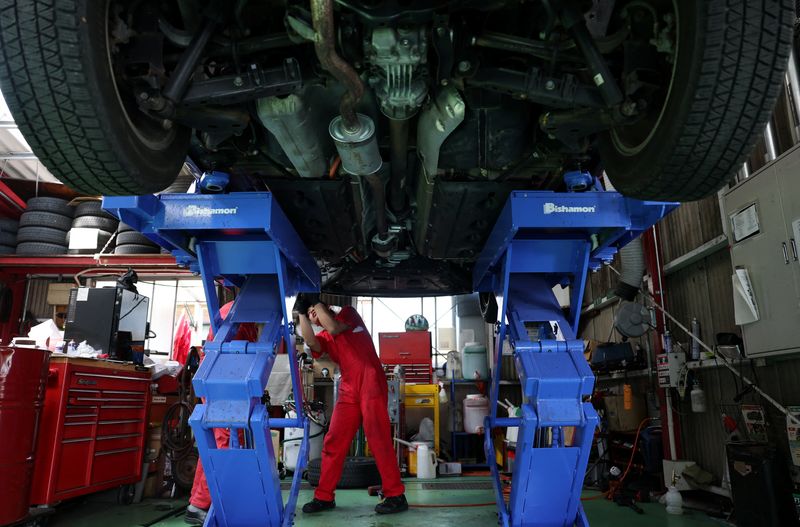 Japan August factory output unexpectedly falls