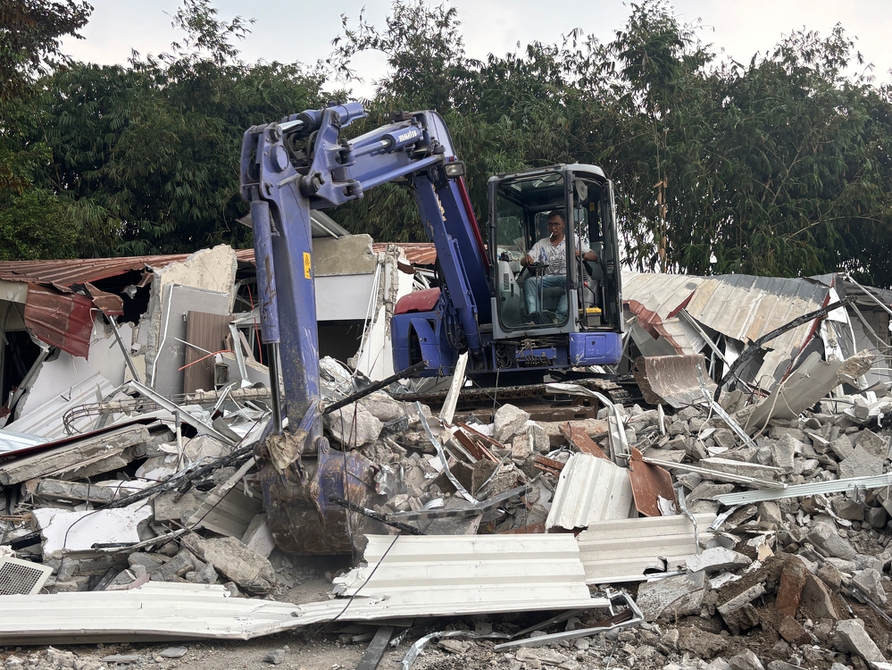 Indonesian authorities demolish luxury prison 'villas' where whisky, TVs seized