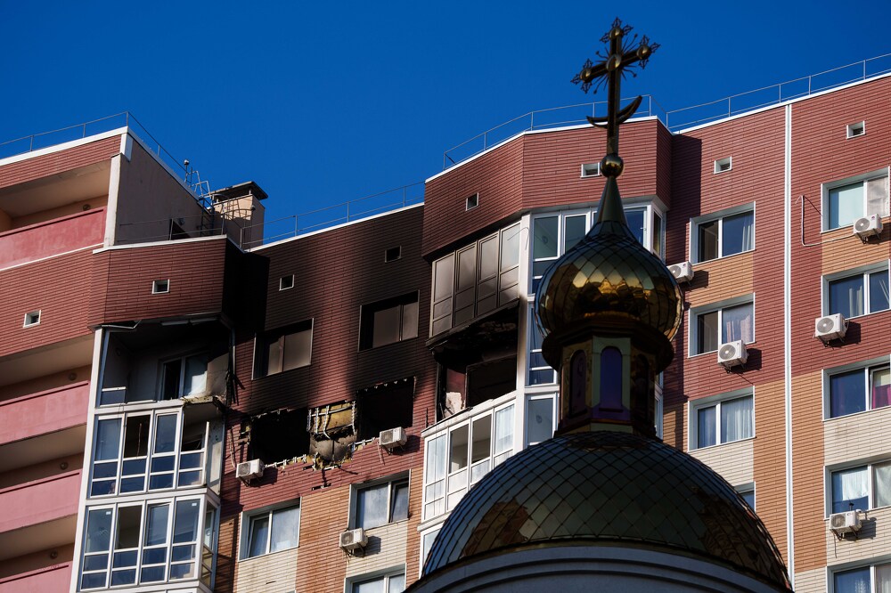 Russia 'tearing Kyiv apart', mayor says, as strikes paralyse traffic