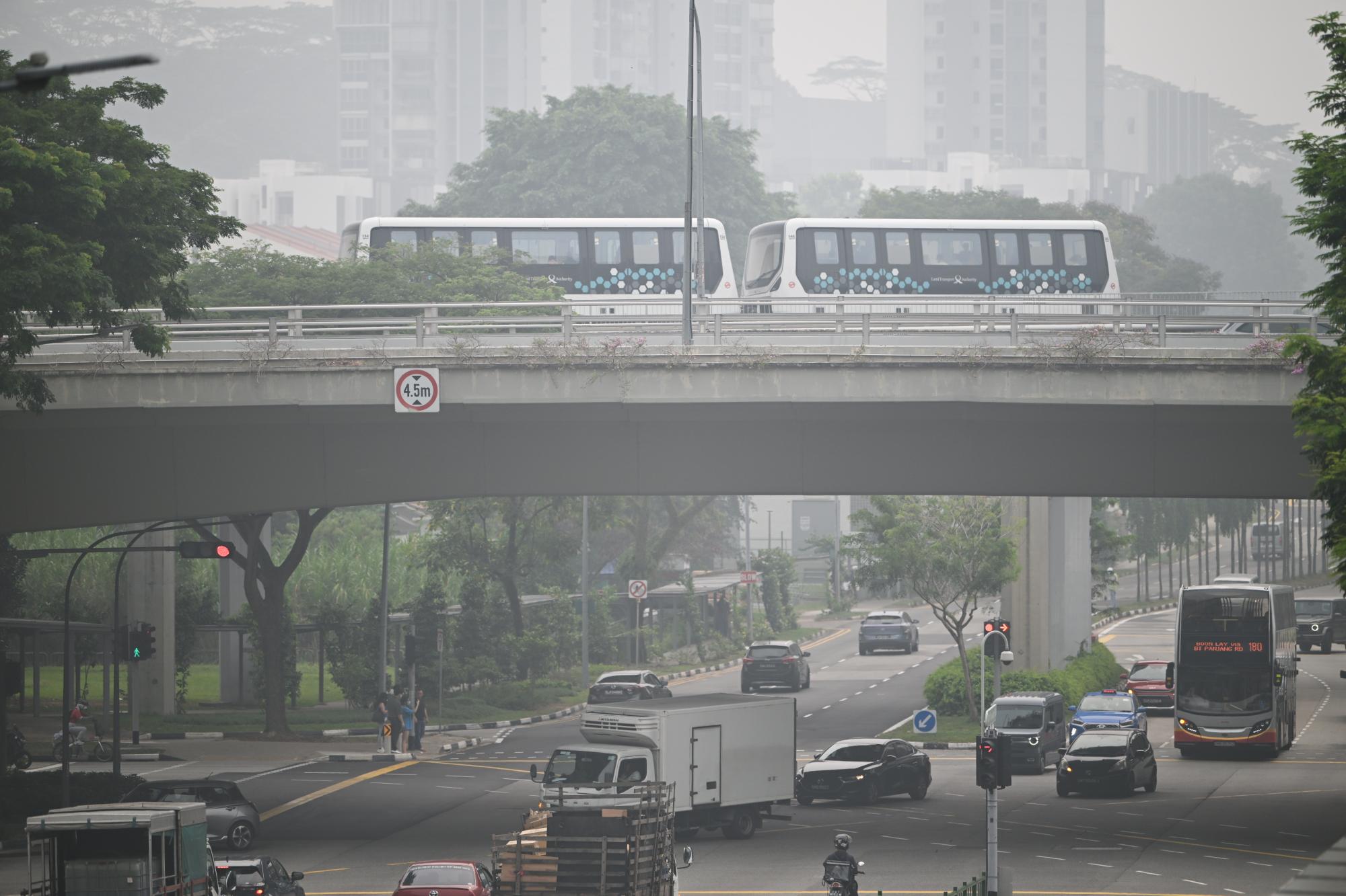 Singapore haze: PM2.5 readings high in 3 regions; air quality remains very unhealthy in west