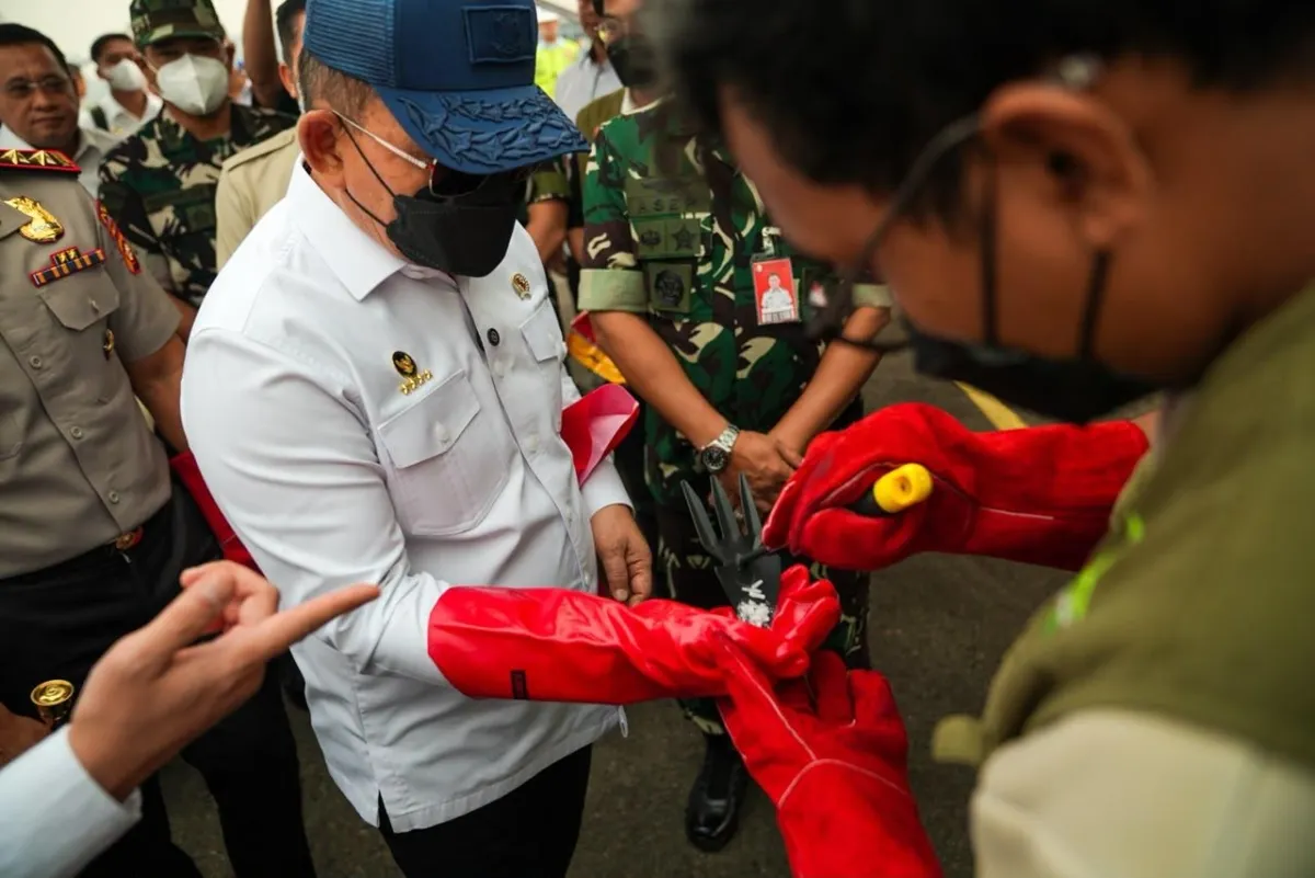 Indonesia to use dry ice to clear haze from forest fires