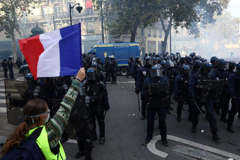 French authorities seek to ban or curb fresh protests