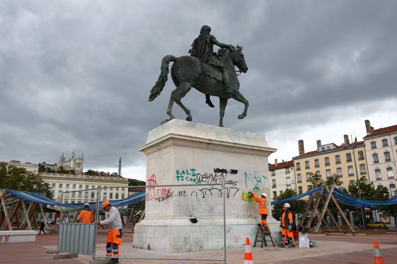 France boosts police presence, hoping to prevent repeat of riots