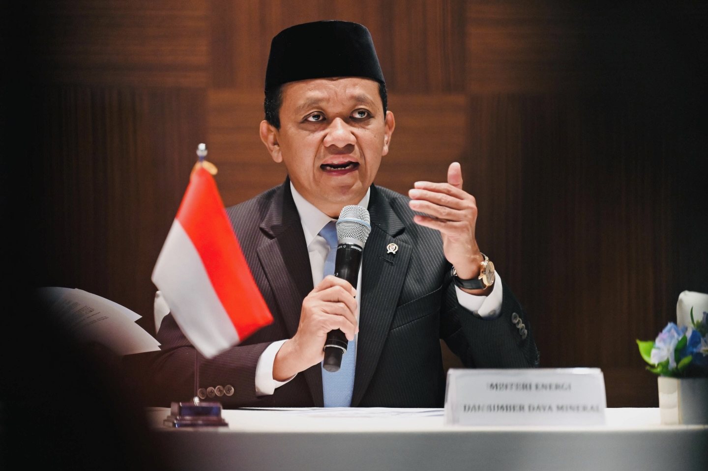 Bahlil tegaskan pemangkasan ekspor gas RI ke Singapura tak langgar kontrak, janji penuhi kewajiban