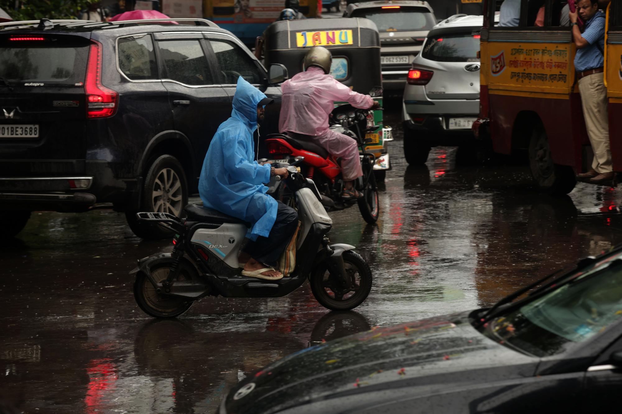 Thousands evacuate India's eastern coast ahead of Cyclone Arnab