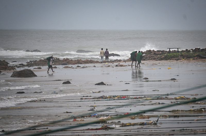 Six killed in cyclone off India's eastern coast