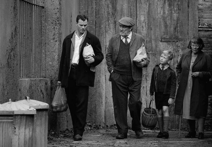 Jamie Dornan and Ciarán Hinds in 'Belfast'. 